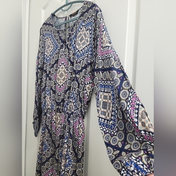 Renee C StitchFix Renay Cold Shoulder Dress in Navy Pattern - Picture 6 of 10